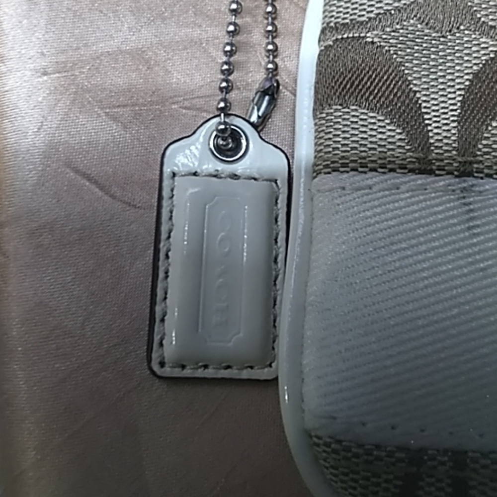 Coach wristlet - Picture 2 of 4